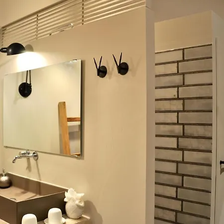 Provence Km28 Bed & Breakfast *